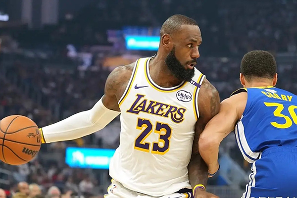 三大超巨落榜前十引热议:NBA新赛季排名争议核心解析