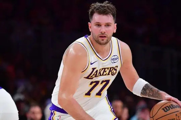 湖人主帅雷迪克透露东契奇回归时间表 周日战<a href=/lanqiu/76ers/ target=_blank class=infotextkey>76人</a>成潜在复出战