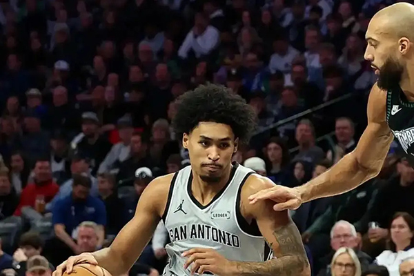 无亚马马刺遇<a href=/lanqiu/timberwolves/ target=_blank class=infotextkey>森林狼</a>:后卫拼劲难敌双塔觉醒