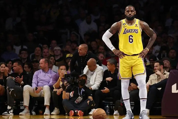 詹姆斯宣布2年后考虑退役,两大愿望引热议